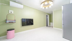 Basic Room, 1 Bedroom (hyeongjebang) | 1 bedroom, WiFi (free) - Samcheok Jangho Madang Minbak Pension (Samcheok)