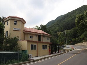 Exterior - Gapyeong Calbongsanokeuvalley Pension (Gapyeong)