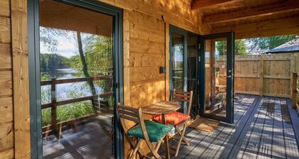 Picture Perfect Lodge at Kingfisher Lakes | Stunning Lake Views & Fab Hot Tub |