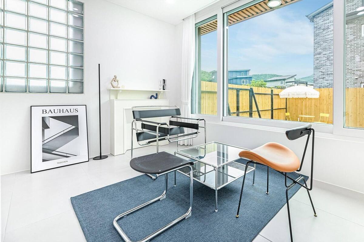 Basic Room, 3 Bedrooms (STAY Ⅰ(Dokchaepoolvilla,netflix)) | 3 bedrooms, free WiFi