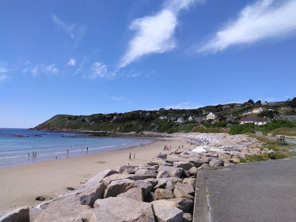 Am Strand, Liegestühle, Strandtücher
