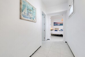 1 habitación, caja de seguridad en la habitación y escritorio 
