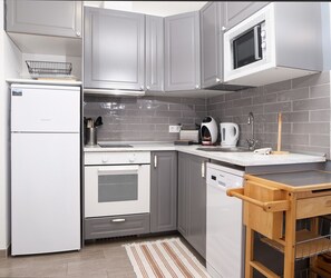 Fridge, microwave, oven, dishwasher