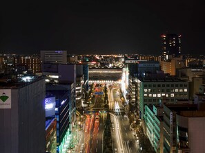 A nighttime cityscape with illuminated buildings and busy streets. - APA Hotel & Resort Niigata Ekimae Odori (Niigata)