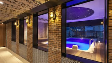 Sæsonbestemt udendørs pool