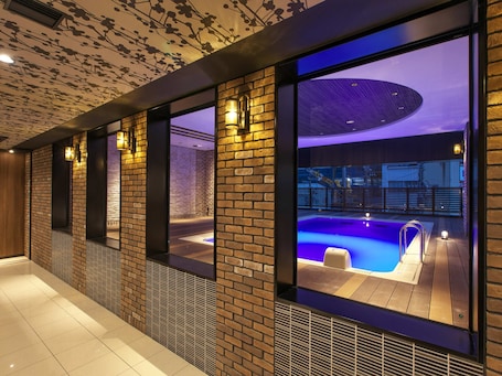 Seasonal outdoor pool. APA Hotel & Resort Niigata Ekimae Odori