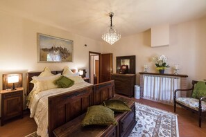 3 slaapkamers, een kluis op de kamer, een strijkplank/strijkijzer