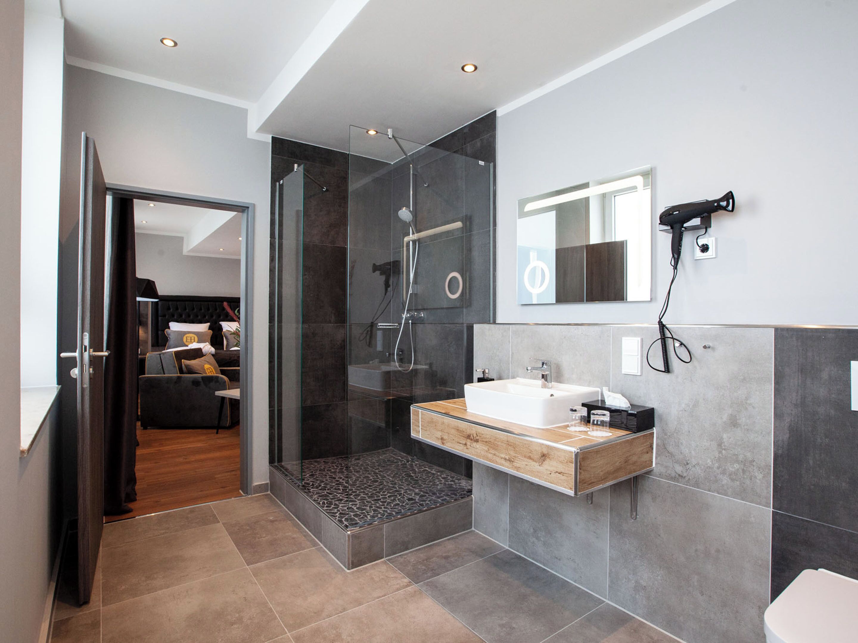 Deluxe Double Room | Bathroom | Shower, hydromassage showerhead, hair dryer, bathrobes