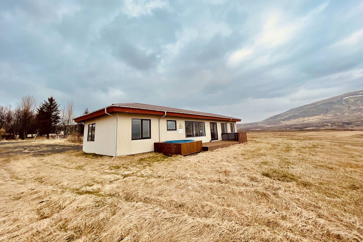 Deluxe House | 3 bedrooms, free WiFi, bed sheets