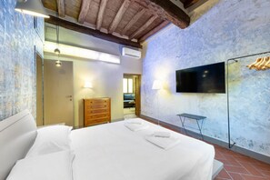 1 habitación, tabla de planchar con plancha y wifi 