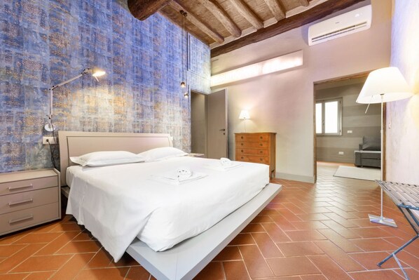 1 habitación, tabla de planchar con plancha y wifi 