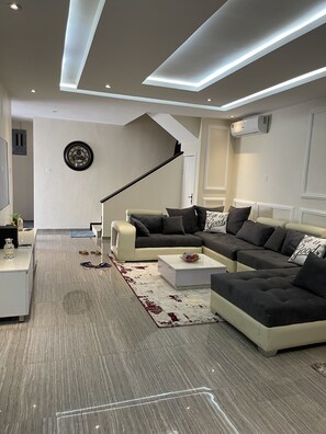 House | Living room - Impeccable 4-bed House in Victoria Garden City (Lekki)