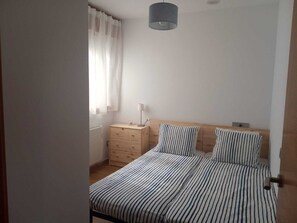 2 bedrooms, iron/ironing board, WiFi, bed sheets