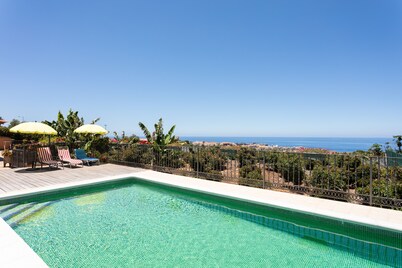 Canary vacation home on finca, all year round. Pool, sea and Teide view