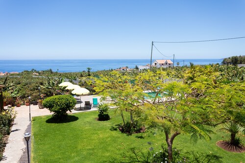Canary vacation home on finca, all year round. Pool, sea and Teide view