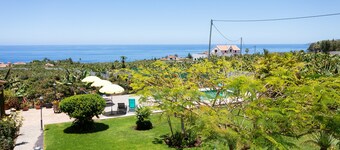 Canary vacation home on finca, all year round. Pool, sea and Teide view