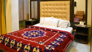 Double Room | Laptop workspace, free WiFi, bed sheets