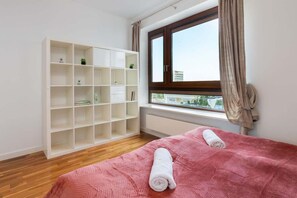 3 bedrooms, desk, iron/ironing board, WiFi