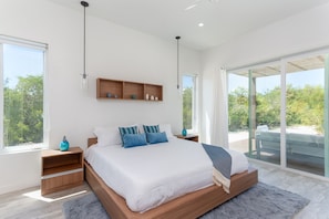 2 habitaciones, caja de seguridad en la habitación y escritorio