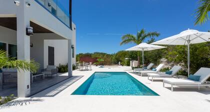 Modern 2 Bedroom Luxury Villa With Stunning Sea Views of Chalk Sound