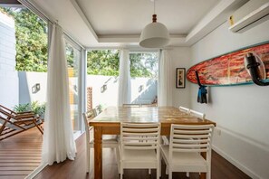 Dining - House in front of Praia Mole (Florianopolis)