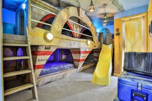 5 bedrooms, iron/ironing board, WiFi, bed sheets