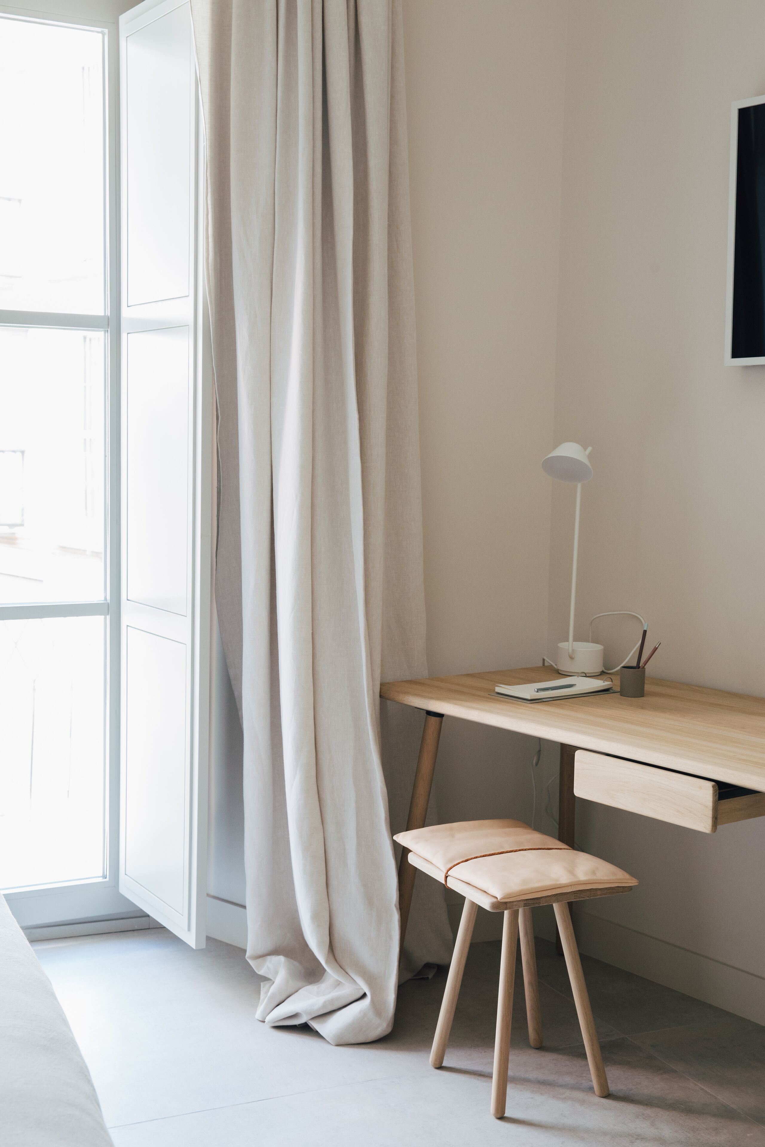 deluxe room | premium bedding, down duvets, in-room safe, desk