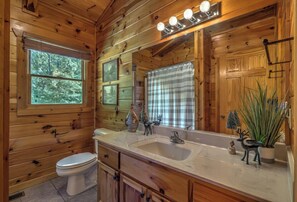 淋浴/盆浴组合、按摩浴缸、吹风机、毛巾