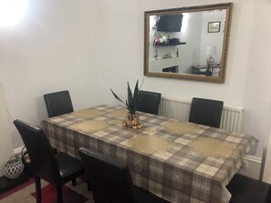 Dining - Captivating 2-bed Apartment in Isle of Bute (Rothesay)