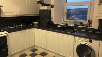 Apartment | Eigene Küche | Kühlschrank, Mikrowelle, Ofen, Herdplatte