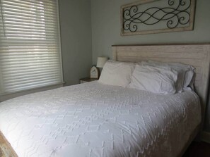2 bedrooms, in-room safe, iron/ironing board, free WiFi