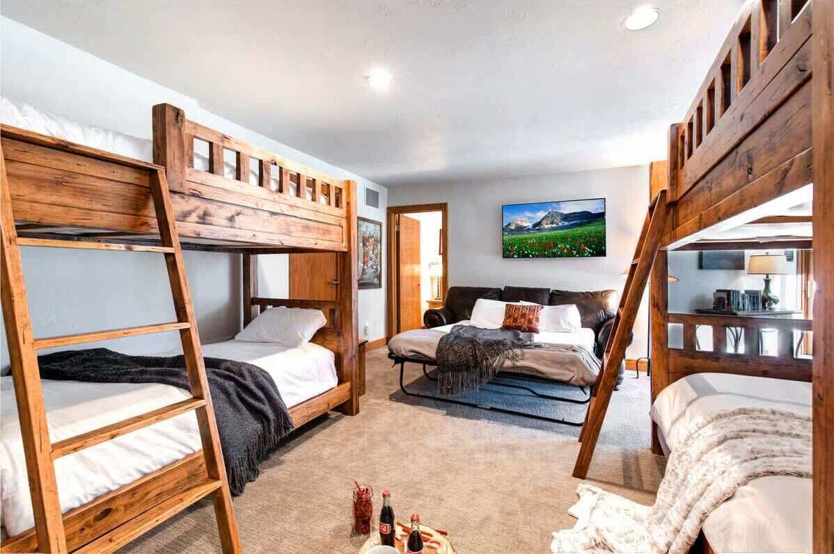 4 chambres, fer et planche à repasser, Wi-Fi, draps fournis