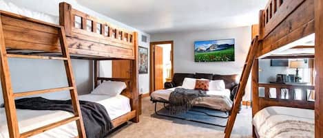 4 chambres, fer et planche à repasser, Wi-Fi, draps fournis