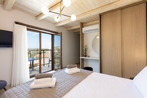 5 bedrooms, in-room safe, free WiFi, bed sheets