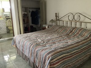 4 camere, una scrivania, Wi-Fi, lenzuola