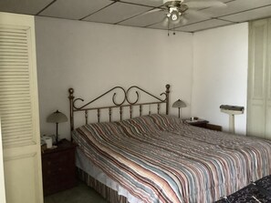 4 chambres, bureau, Wi-Fi, draps fournis