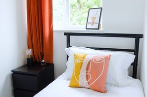 4 chambres, fer et planche à repasser, Wi-Fi, literie fournie