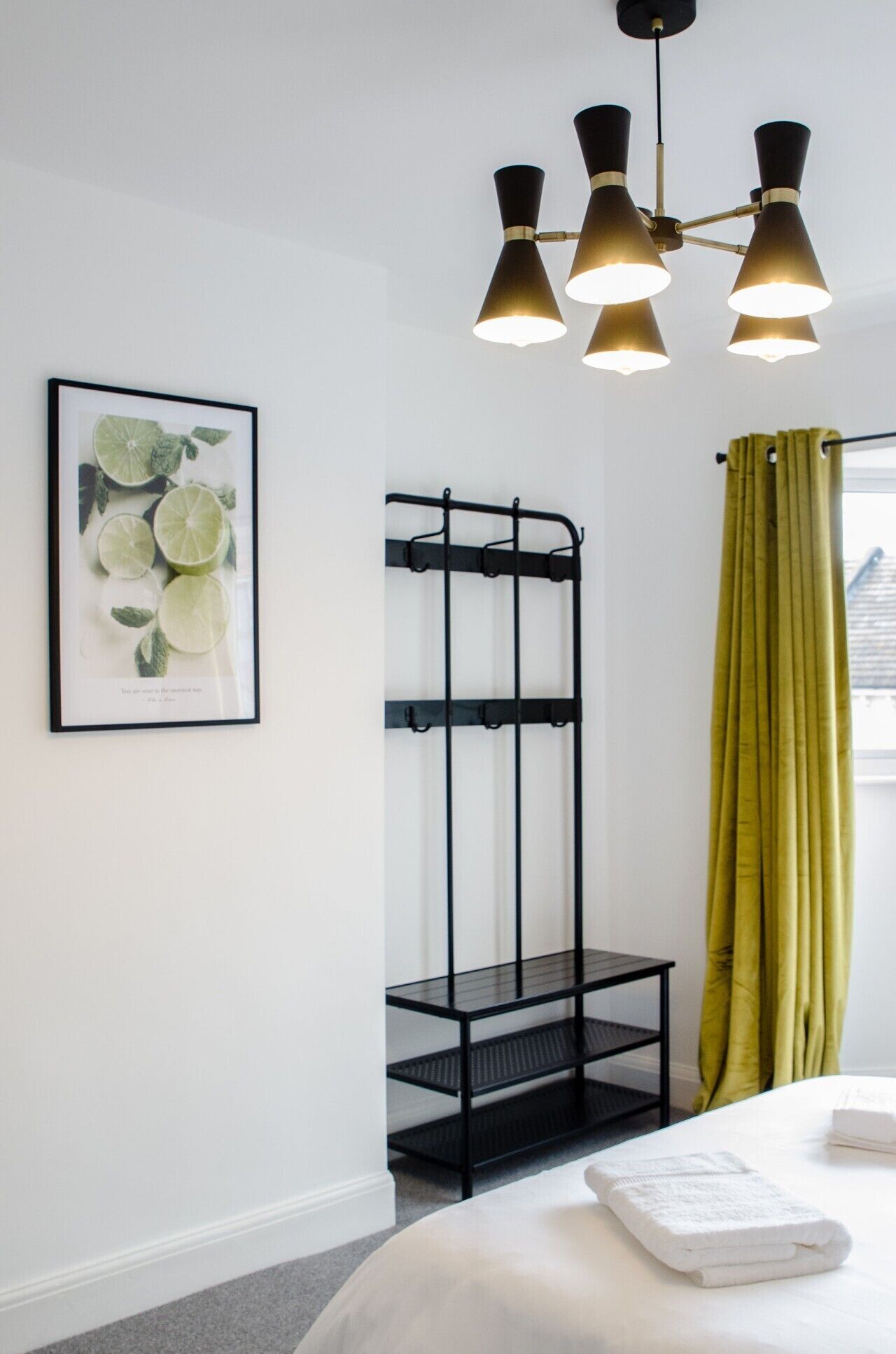 4 bedrooms, desk, iron/ironing board, WiFi