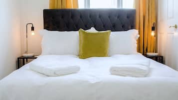 4 bedrooms, iron/ironing board, WiFi, bed sheets