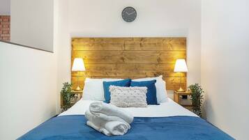 Premium Apartment, 1 Bedroom | 2 bedrooms, individually decorated, individually furnished