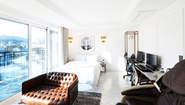 VIP Room(Outdoor Bathtub Unavailable During Winter Season)