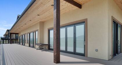 Spacious w/ Amazing View, Large Deck Spacious Open Plan Near Spearfish