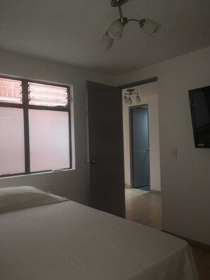 3 chambres, fer et planche à repasser, Wi-Fi gratuit