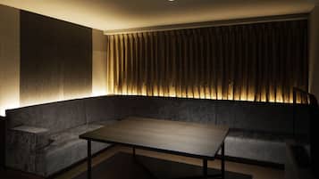 Deluxe Apartment, Non Smoking | Dining room