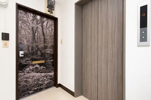 Lift - The Only View (Osaka)