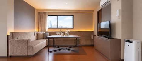 Departamento Deluxe, para no fumadores | Área de sala de estar | Televisión LCD de 40 pulgadas con canales digitales y televisión