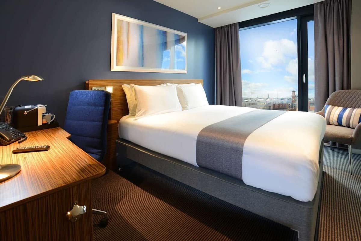 Superior Double Room | Desk, soundproofing, iron/ironing board, free WiFi