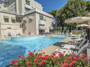 Outdoor pool, pool umbrellas, sun loungers