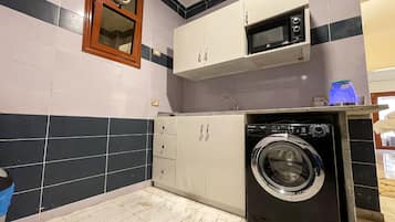 Căn hộ Deluxe | Bếp riêng | Tủ lạnh, lò vi sóng, lò nướng, bếp nấu