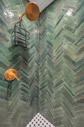 Unclassified image, 4 of 56, button